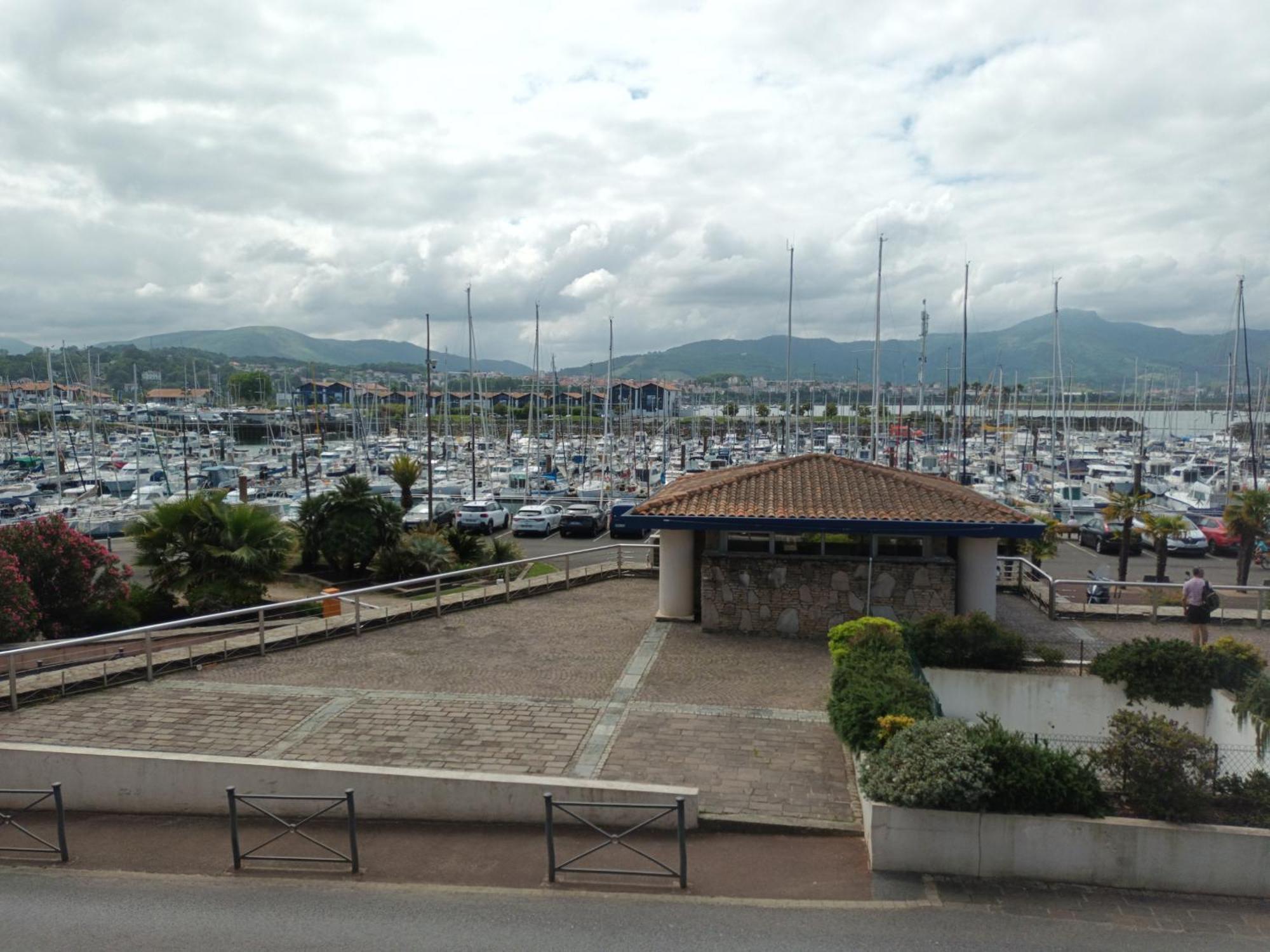 Spacieux T2 A Hendaye Avec Parking A Deux Pas De La Plage - Fr-1-239-794 Exterior photo